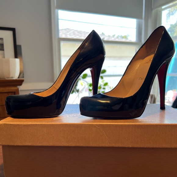 Christian Louboutin - Picture 2 of 9